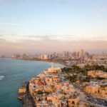 Ein Panoramabild der Stadt Tel Aviv und Mittelmeer